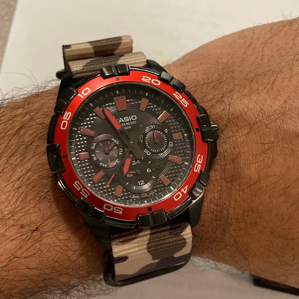 Casio MTD1069 watch, red and black with camo strap & rubber strap, working batty